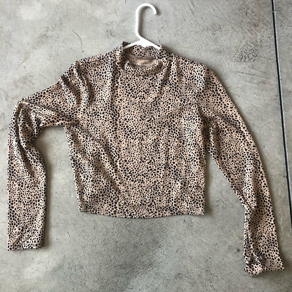 Crop leopard long sleeve top